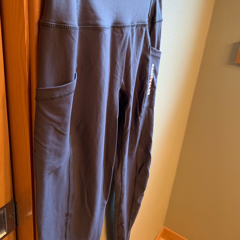 Arisevolve Grey Side Pocket Leggings - Picture 3 of 4